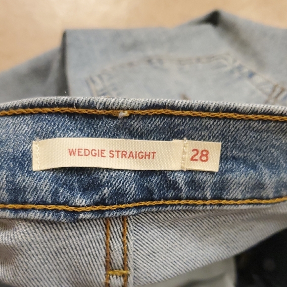 Levi's Wedgie Straight Jeans - Picture 4 of 5